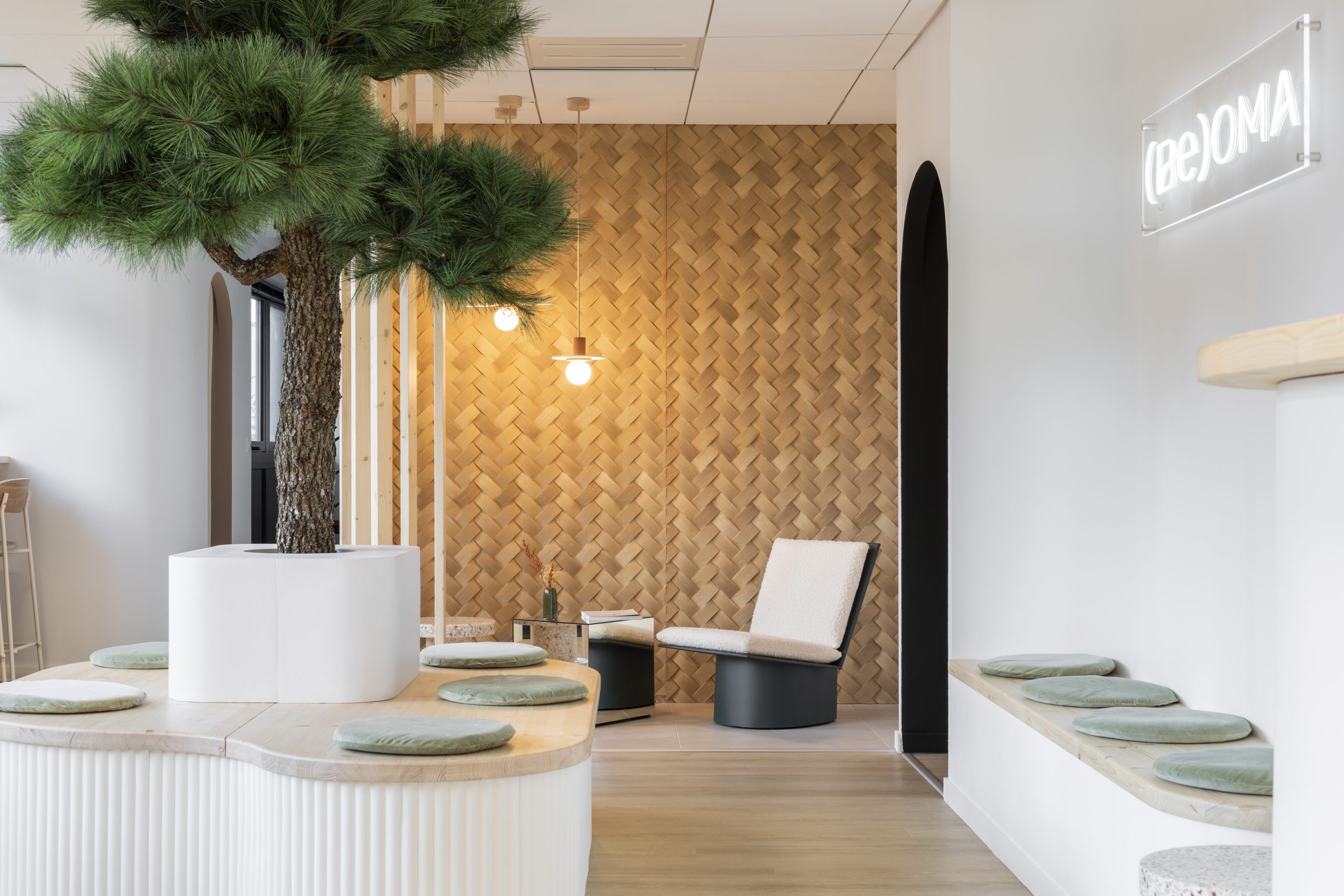 Beoma, Anglet